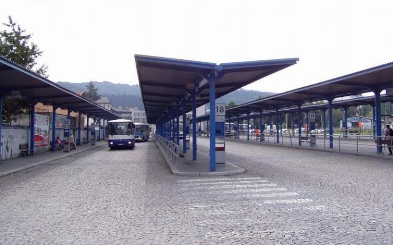 Počet cestujících v autobusech klesá, důvodem je chybějící integrovaný systém
